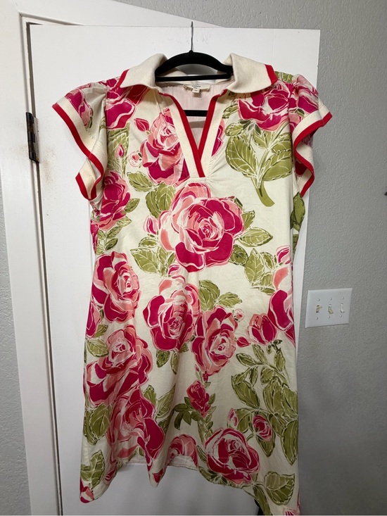 entro Dresses & Skirts - entro Cream Polo Dress with Pink Rose Print